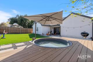 Family 3BR 2BA Home Near Charming Main Street w Cowboy Pool by Austin Vacay - 7