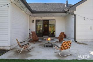 Family 3BR 2BA Home Near Charming Main Street w Cowboy Pool by Austin Vacay - Round Rock - 6