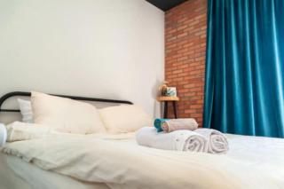 Epic 1Bed unit Huge Balcony area - Tbilisi - 9