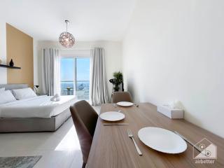 Amazing Studio with Balcony & View Dubai - 8