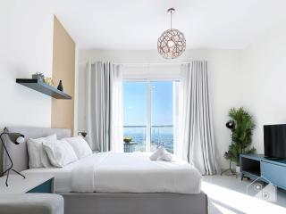 Amazing Studio with Balcony & View Dubai - 0