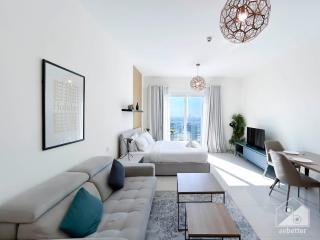 Amazing Studio with Balcony & View Dubai - 9