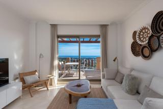 2-Bedroom Penthouse with Panoramic Scenery - Estepona - 8