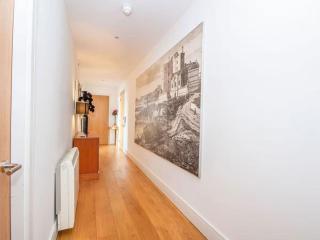 Mercury Holiday Homes - 2 Bedroom Riverside Apartment 301 Free Parking - 7