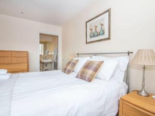 Mercury Holiday Homes - 2 Bedroom Riverside Apartment 301 Free Parking - 3