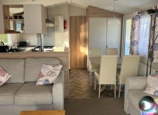 Beautiful Caravan With Decking Wifi At Carlton Meres Park Ref 60002R - Saxmundham - 3