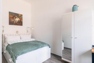 Hero's Haven Apartment - Budapest - 8