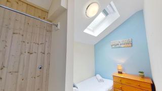 06 Strawberry Hill, Tolroy Manor - 1