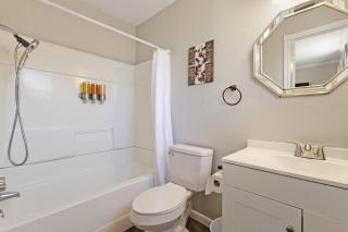 Farmhouse Retreat - Bryan - 5