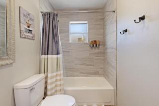 Farmhouse Retreat - Bryan - 2