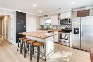 3 Blocks to Beach Access Coastal Carolina Apt - 2