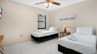 Relaxing Ocean Condo Steps from the Beach - Daytona Beach Shores - 8