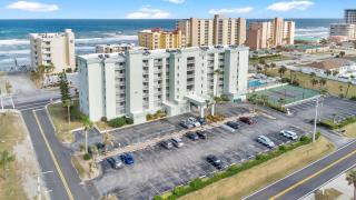 Relaxing Ocean Condo Steps from the Beach - Daytona Beach Shores - 4