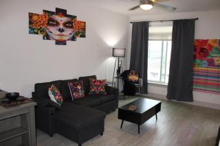 San Antonio Fiesta Condo on Riverwalk wKing Ste - San Antonio - 0