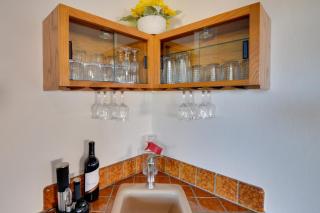 Breezy and Central Monterey Apt with Bay View! - Monterey - 6