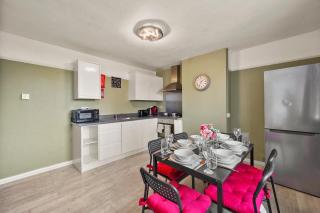 Large House with Parking and Garden - Sleeps 7 - Maidstone - 4