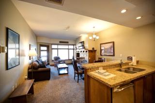 Ski IN Out, Perfect Location King Bed at Sundial Lodge w Hot Tub and Pool! - Park City - 5