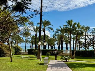 Carihuela en primera linea de playa con vistas y garaje! C - Torremolinos - 0