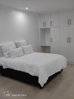 Silver moon guest lodge - 1