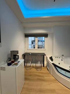 Platinum Jacuzzi Tsakalof 17 by Zeus suites - Athènes - 4