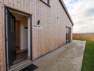 Bears Court Barn 4 - 8