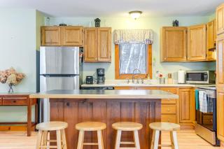 7 Mi to Mt Snow Resort Family Home with Fire Pit! - Dover - 3