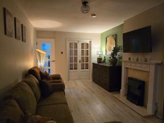 Spacious modern house w 2x bathrooms and parking - Oxford - 1