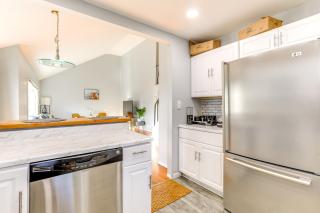 3 Mi to Dtwn Home with Yard in Newark - Newark - 2