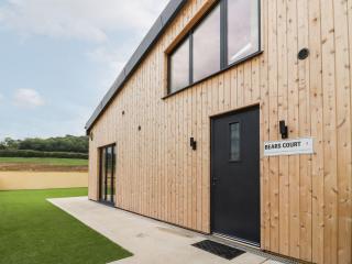Bears Court Barn 3 - 8