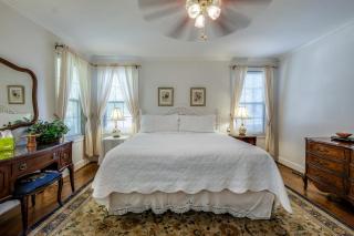 Paula Deen House - Savannah - 8