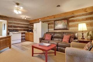 Cozy Smoky Mtn Retreat on River with Fire Pit and Deck - Townsend - 7