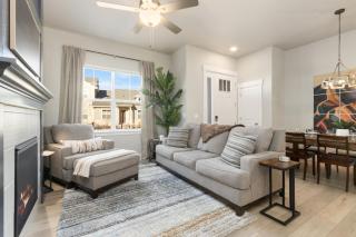 NOCO Retreat with King Beds, Fireplace, Scenic Trails - 6