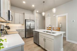 NOCO Retreat with King Beds, Fireplace, Scenic Trails - 5