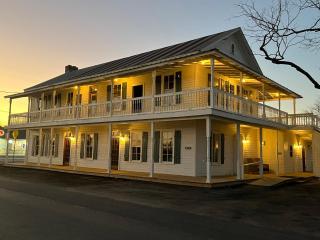 The La Coste City Hotel - 0