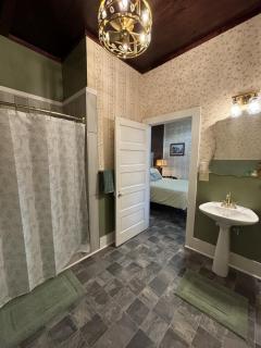 The La Coste City Hotel - 7