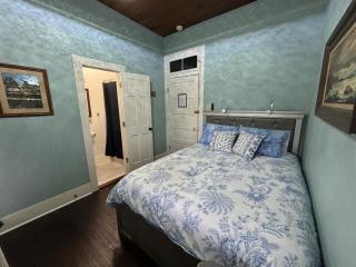 The La Coste City Hotel - 8