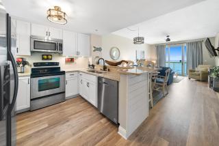 Calypso 908W Stunning condo, beach front, and immaculate - 0