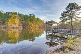Spacious Lakefront Apt with Deck in Fayetteville! - Fayetteville - 8