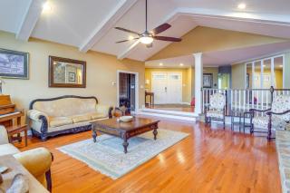 Spacious Lakefront Apt with Deck in Fayetteville! - Fayetteville - 6