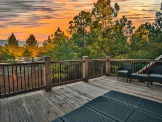 Lux Hochatown Cabin! 5 minutes to town-Hot Tub-Fire Pit-Game Room-Mtn Views - Broken Bow - 1