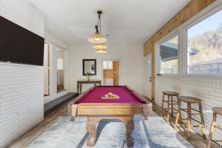 Creekside Haven by AvantStay Hot Tub Fire Pit Outdoor Dining Area Nestled Next to Creek - 1