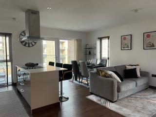 The Comfort, with Free Parking, Harlow - 2