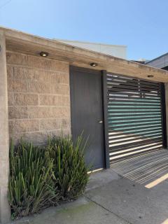 Casa ALI, cuenta con 4 camas individuales y una cama matrimonial, capacidad máxima 6 personas - 1