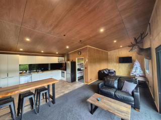 Modern Comfort in Collingwood - Brand New Holiday Home - 6