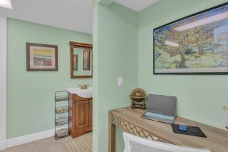 Dreamy Condo 2 minute walk to Beach w King Size Bd - Fort Pierce - 5