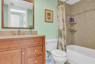 Dreamy Condo 2 minute walk to Beach w King Size Bd - Fort Pierce - 2