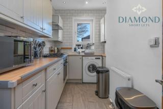 Lovely 3 Bed Ground Floor Apartment - Sleeps 5 - Very Central, Easy Access to Glasgow and Surrounding Areas - Free Parking - Glasgow - 1