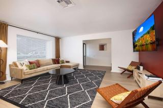 Luxury Escape Pool Sportscourt Games & Theater - 2