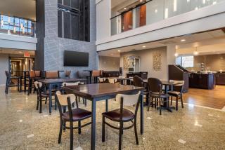 Drury Inn & Suites Atlanta Airport - Atlanta - 4