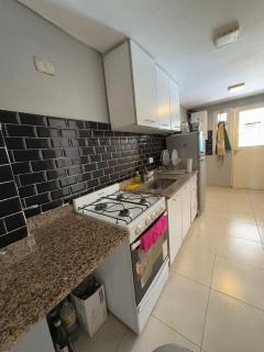 Casa ALI, cuenta con 4 camas individuales y una cama matrimonial, capacidad máxima 6 personas - 4